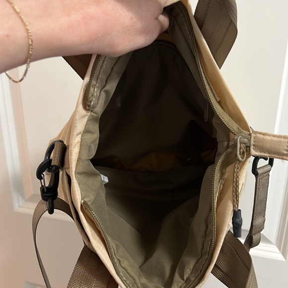 Dakine Jinx Mini Tote - Picture 2 of 5